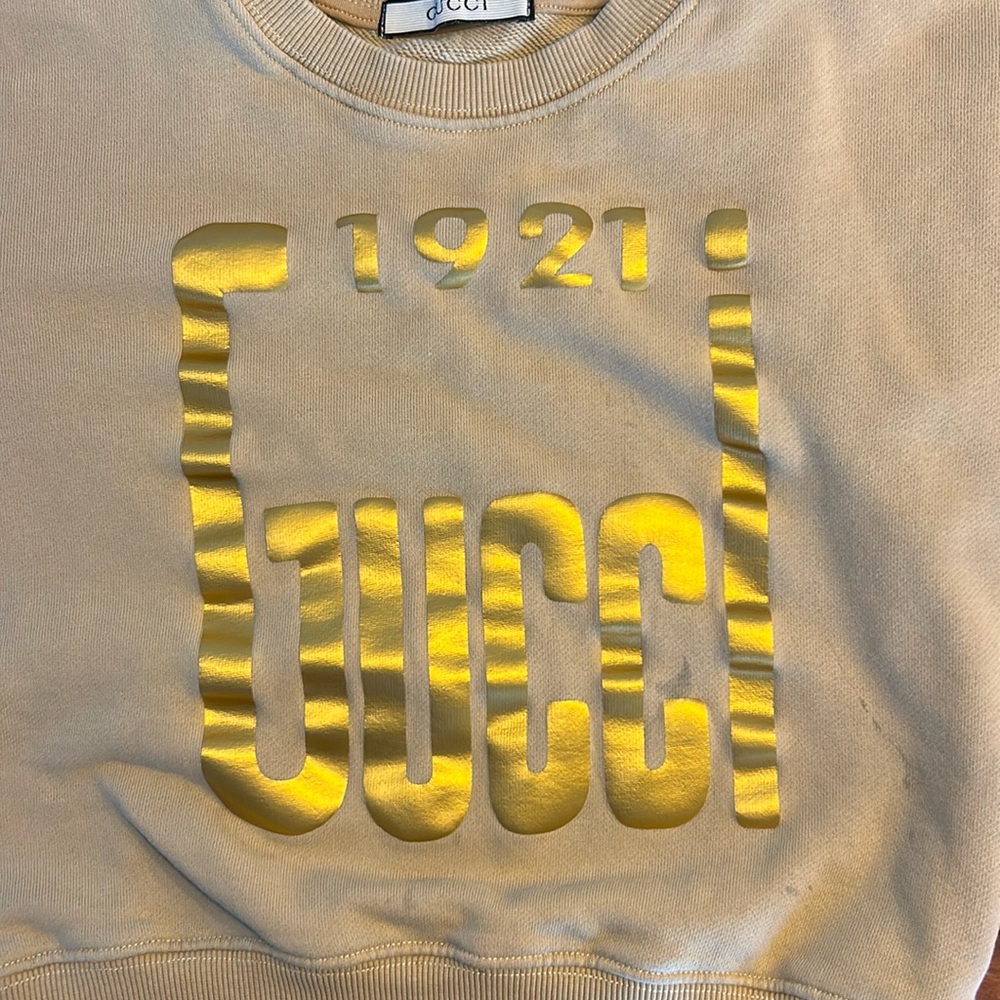 Children’s Gucci Sweater 

Size 3-5 (my daughter is 6 and she just outgrew)